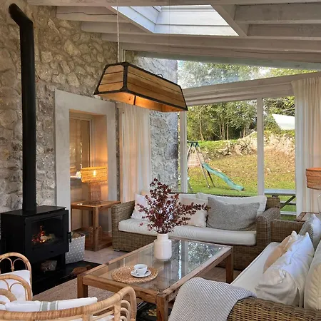 Wishome - Cuadra Rehabilitada, Piscina Climatizada, Comillas Holiday home