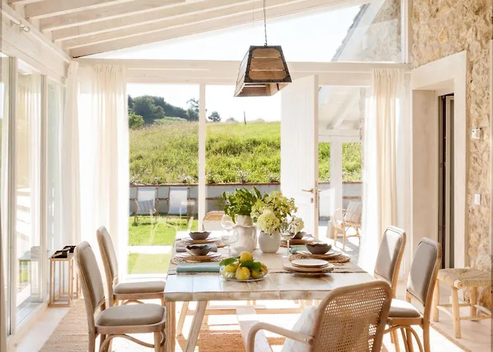 Hébergement de vacances Wishome-Casa Independiente Con Gran Jardin Y Piscina Climatizada *